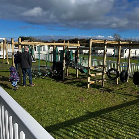Ger-Y-Bwlch - Spacious Static On 5Star Site With Swimming Pool Benllech Esterno foto
