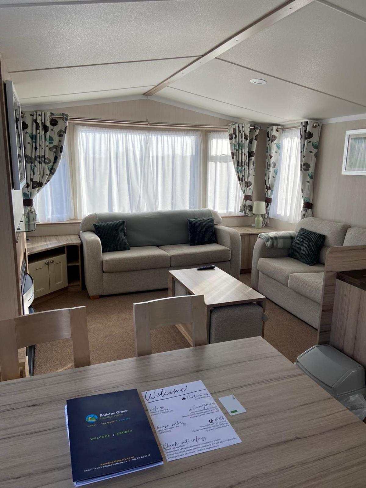 Ger-Y-Bwlch - Spacious Static On 5Star Site With Swimming Pool Benllech Esterno foto