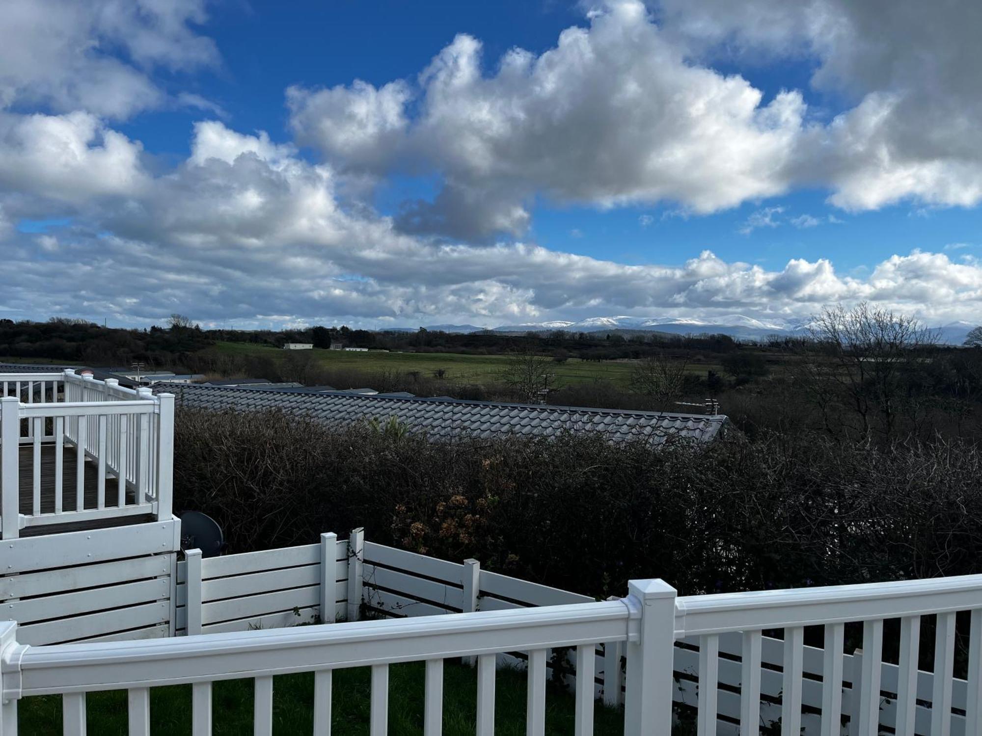 Ger-Y-Bwlch - Spacious Static On 5Star Site With Swimming Pool Benllech Esterno foto