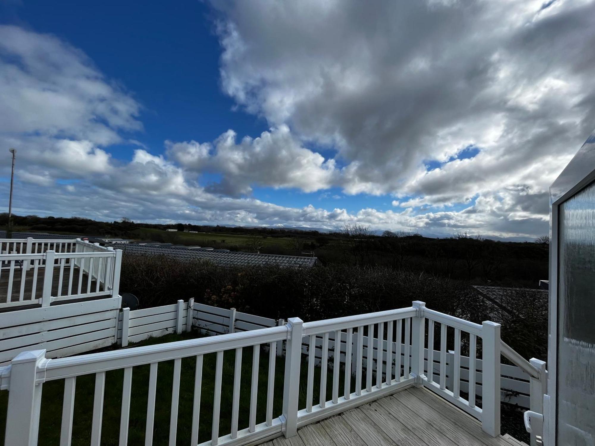 Ger-Y-Bwlch - Spacious Static On 5Star Site With Swimming Pool Benllech Esterno foto